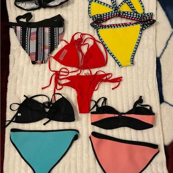 5 BIKINIS WITH 4 COVER UPS - Picture 4 of 5